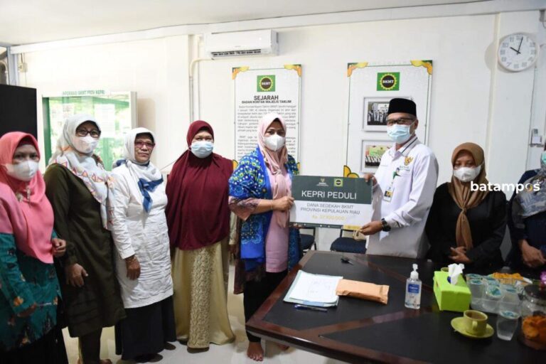 BKMT Kepri Berikan Bantuan untuk Korban Erupsi Semeru