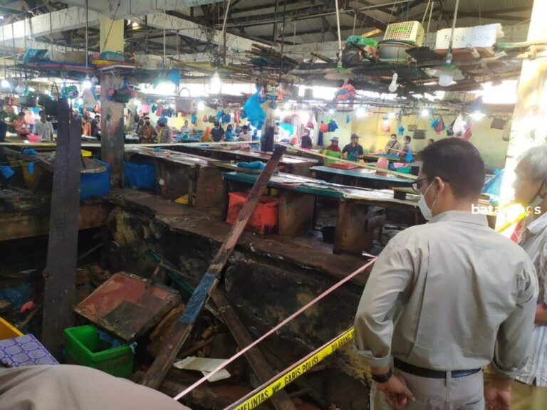 Lantai Pasar Ikan di Pelantar KUD Ambruk, 16 Pedagang Terdampak