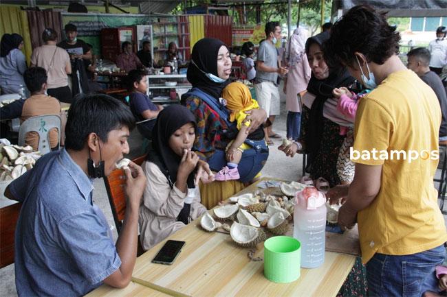Makan Durian Sepuasnya Cuma Rp100 Ribu, di Sini Tempatnya…