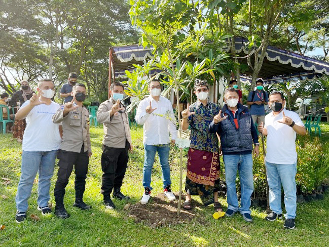 FIFGROUP Tanam Pohon di Mandalika