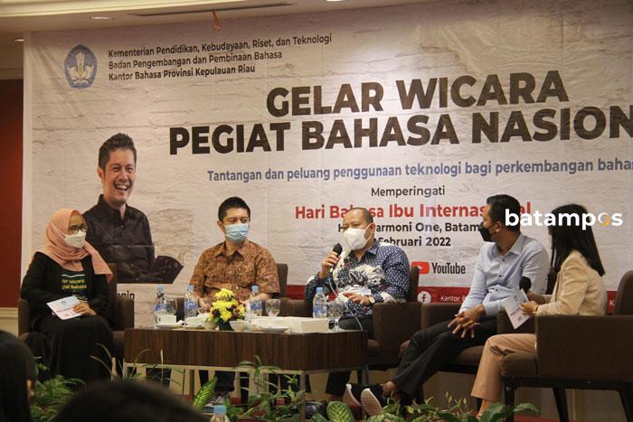 Kembangkan Bahasa Melalui Teknologi Agar Generasi  Penerus Tahu  Asal Bahasanya
