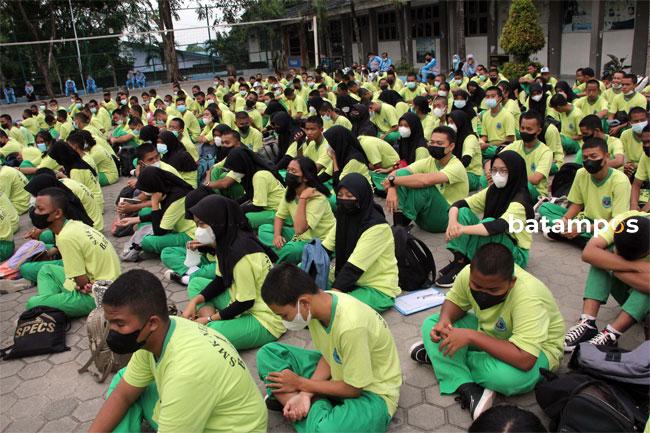 Pelajar SMA/SMK di Batam Kembali Belajar Daring