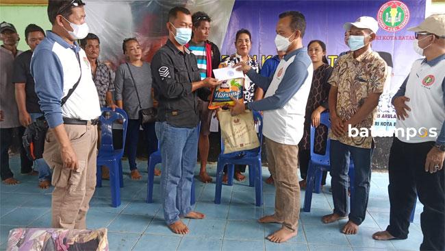 PGRI Batam Salurkan Bantuan untuk Warga Korban Kebakaran di Pulau Buluh