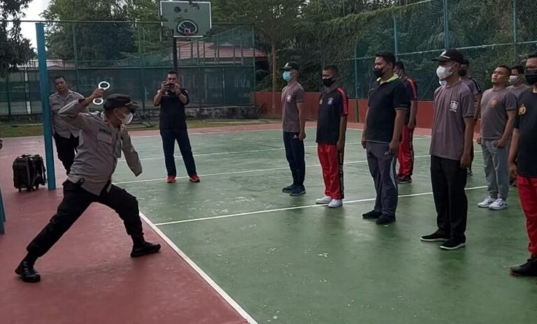 Satpam Dilatih Tangkap Tersangka Kriminal