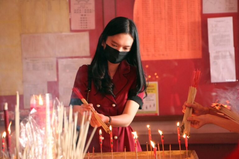 Tak Ada Atraksi Barongsai, Vihara Dharma Murni Sagulung Tetap Ramai