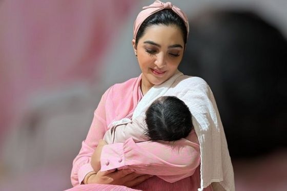 Ashanty Gendong Cucu Pertama dari Aurel