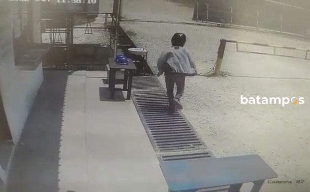 Pria Tak Dikenal Bacok Satpam saat Bertugas