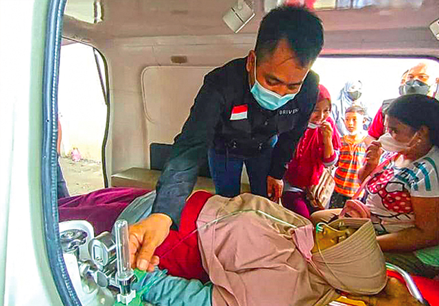 Warga Tanah Kali Kedinding Beli Ambulans dari Uang Jimpitan