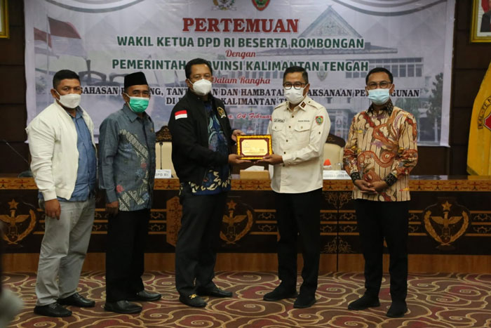 Terima Berbagai Permasalahan Pembangunan Daerah di Kalteng Saat Kunker, Mahyudin Tak Ragu Berbagi Nomor WA