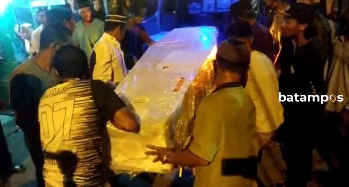 Jenazah Anita, Korban Kapal Tenggelam Dimakamkan