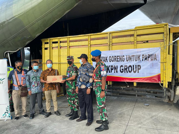 Dibantu TNI AU, Kemendag Pasok 52.800 Liter Minyak Goreng ke Papua