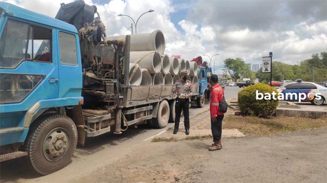 Satlantas Polresta Barelang Tindak Lima Truk ODOL