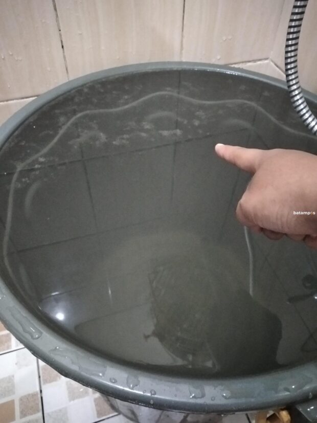 Air Spam Keruh dan Berminyak