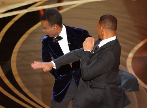 Istri Diejek, Will Smith Tampar Komedian Chris Rock di  Oscar 2022