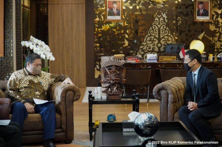 Menko Airlangga dan Menteri Lee Bahas Rencana Ekspor Energi EBT ke Singapura