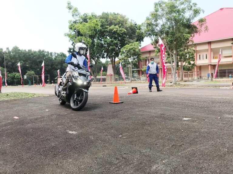 Pengendara Motor Antusias Jajal Honda All New Vario 160
