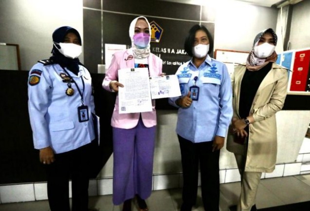 Angelina Sondakh Menghirup Udara Bebas