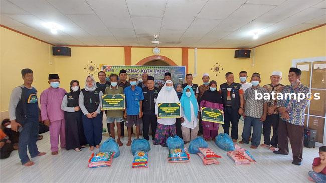 Baznas Kota Batam Berikan 350 Paket Sembako untuk Warga Belakangpadang
