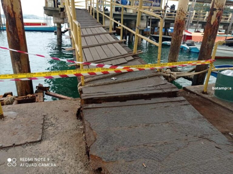 Besi Penyangga Patah, Ponton Pelabuhan Belakangpadang Ditutup
