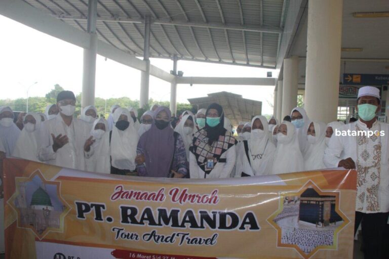 Pejabat Kemenag Kepri Lepas Keberangkatan Umrah