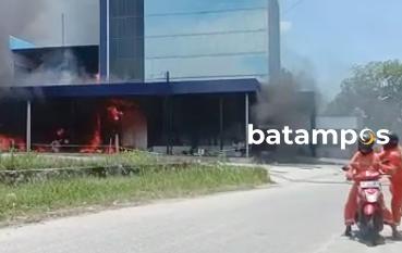 Klinik Medilab di Karimun Terbakar