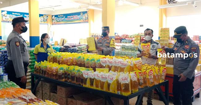 Polsek Lubukbaja dan Bengkong Cek Ketersediaan Minyak Goreng, Hasilnya…