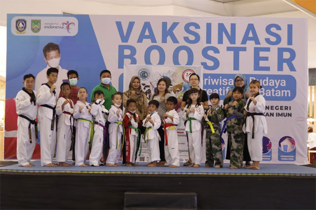 Taekwondo Kharisma Bangsa Ikuti Kejuaraan Singapore Taekwondo Gymnasium International ePoomsae Championship 2022