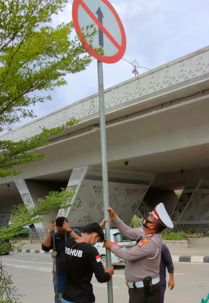Dinas Perhubungan Kota Batam Pasang 78 Rambu Jalan, Diutamakan di Jalan Lingkar Kota