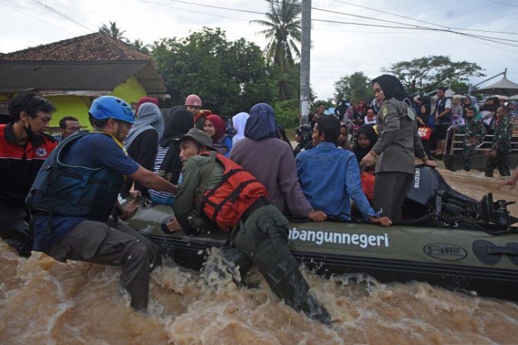 Banjir Kota Serang, 2 Orang Meninggal, 2.413 Rumah Terendam