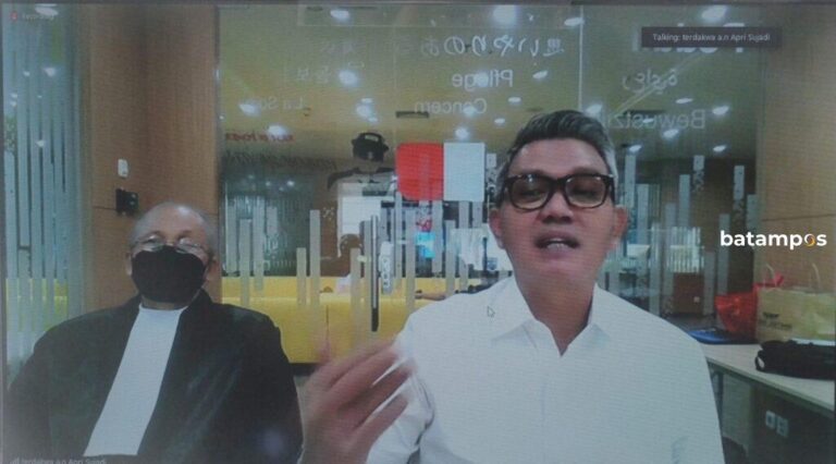 Ini Dia Pejabat Penerima Jatah Rokok Versi Apri Sujadi