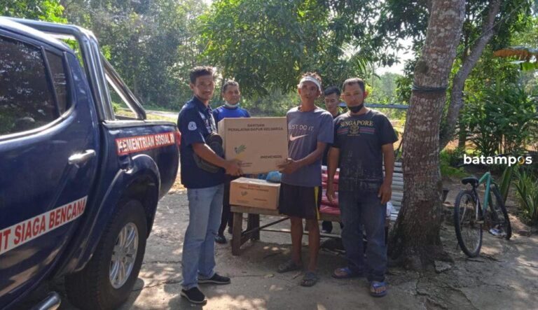 Tagana Bintan Salurkan Bantuan ke Korban Rumah Roboh di Tembeling Tanjung, Teluk Bintan