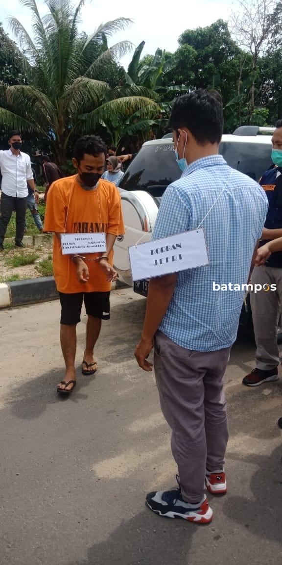 Olmes Tikam Leher Jefri Lubis Pakai Gunting