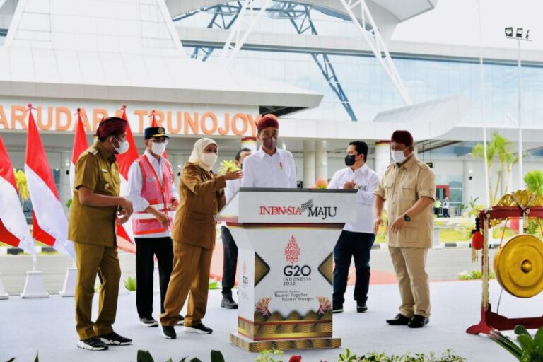 Bandara Trunojoyo Diresmikan Jokowi