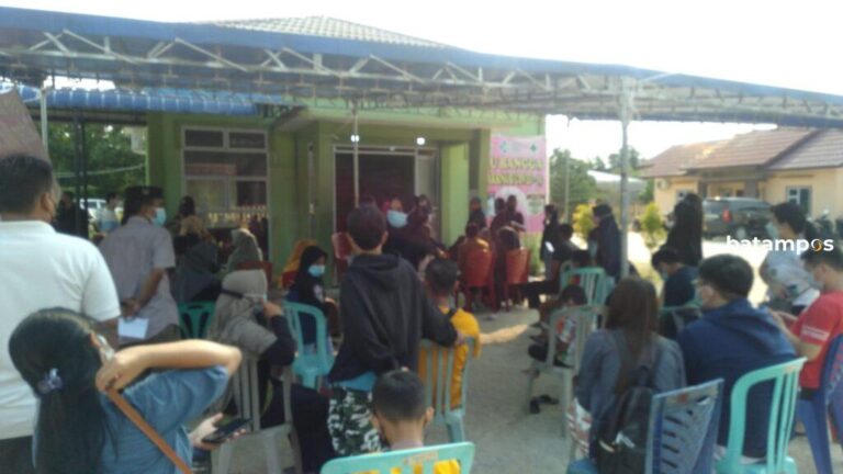 Jadi Syarat Keberangkatan, Lokasi Vaksinasi Dipadati Warga