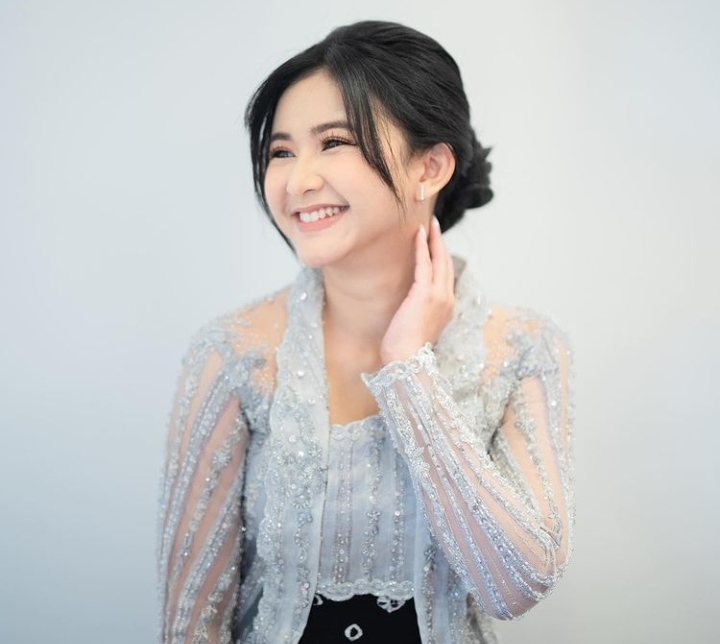 Adinda Azani Dilamar Armand Zachary, Teman Dari Kecil