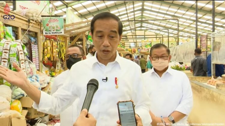 Jokowi Akui Kebijakan HET Minyak Goreng Belum Efektif