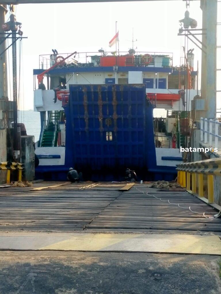 Kapal Roro dari Karimun Tujuan Sungai Pakning, Riau Penuh