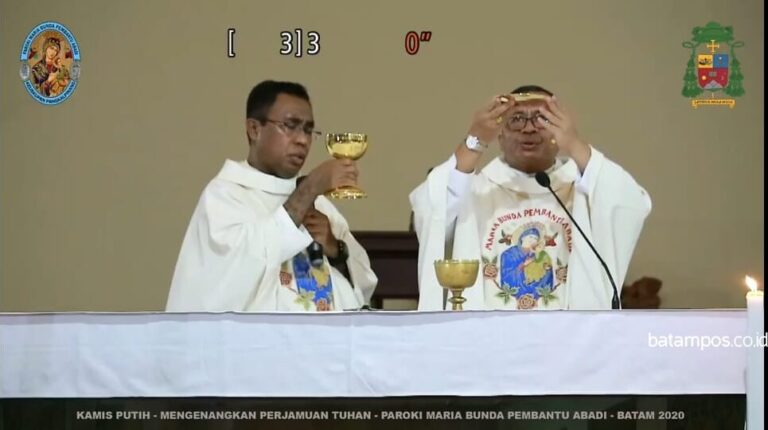 Umat Katolik Antusias Rayakan Pesta Paskah
