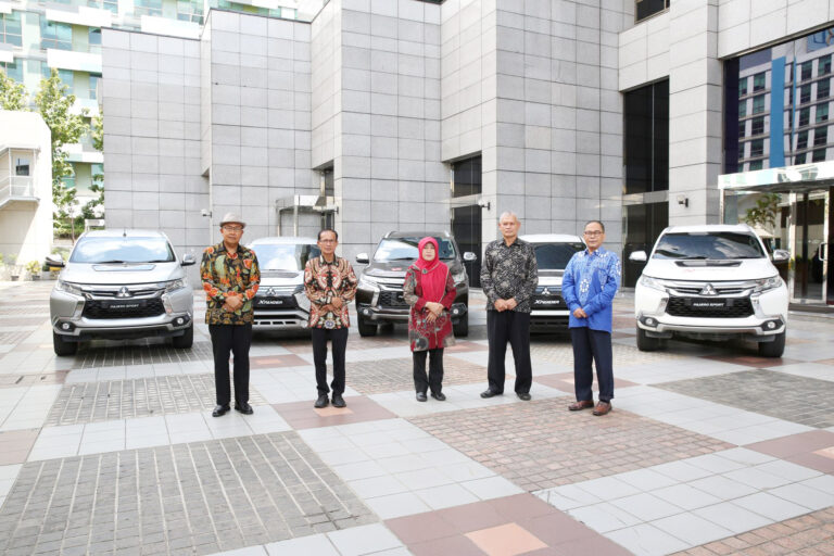 Lima Kendaraan Diberikan kepada Lima SMK