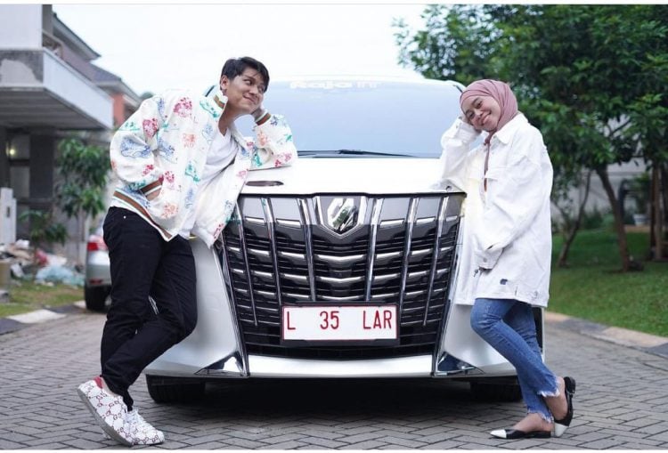 Kembalikan Duit Panas DNA Pro, Rizky Billar Bawa Koper ke Bareskrim