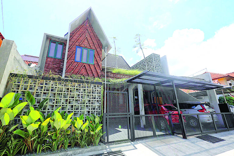 Adaptasi Motif Batu Akik Junjung Drajat pada Fasad Rumah