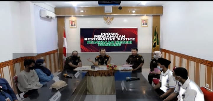 Kejaksaan Negeri Jombang Lakukan Restorative Justice Terhadap Terdakwa Penadahan Ponsel Curian