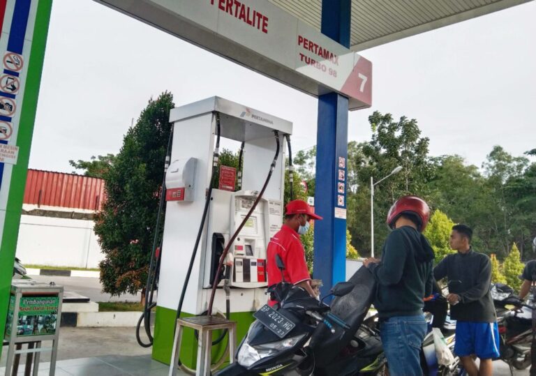 Ahok Bantah Harga Pertalite Naik