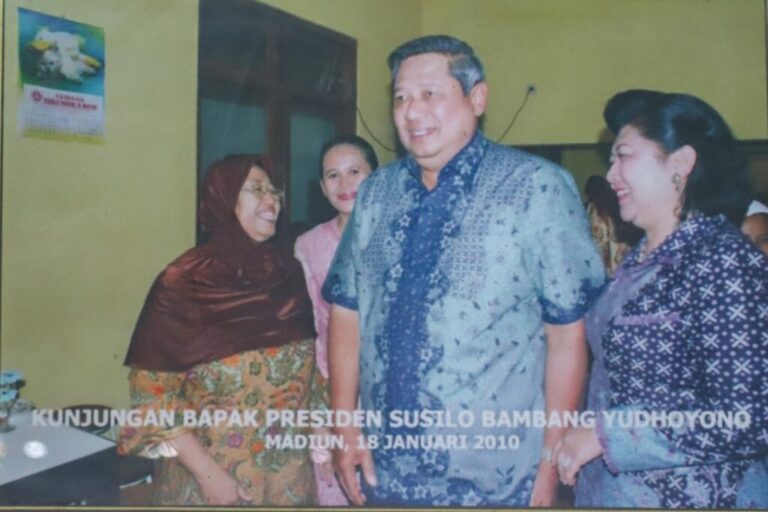 Pecel Kembang Turi, Lauknya Paru Sapi