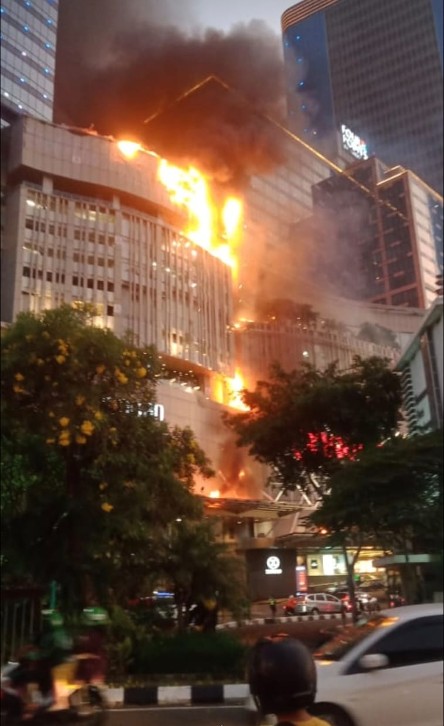 Tunjungan Plaza 6 Surabaya Kebakaran