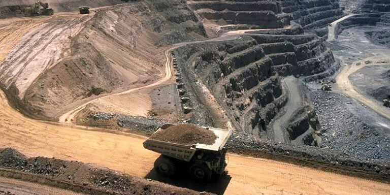 Pemerintah Mencabut 39 Izin Usaha Pertambangan