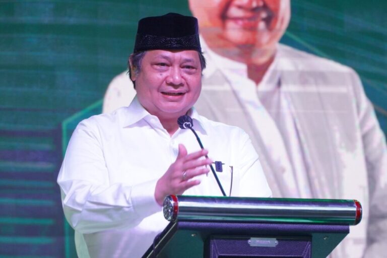Menko Airlangga Minta Masyarakat Lengkapi Vaksinasi Booster