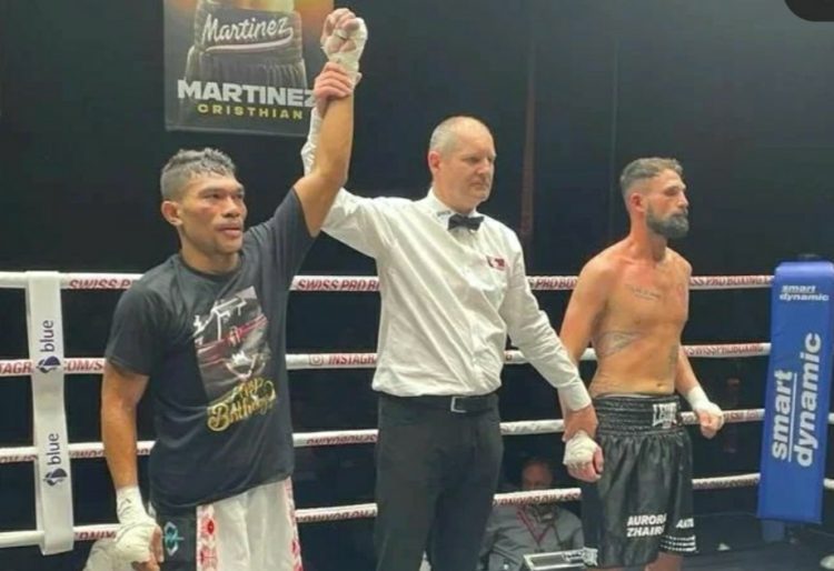 Petinju Indonesia Menang KO Ronde 2 atas Petarung Italia