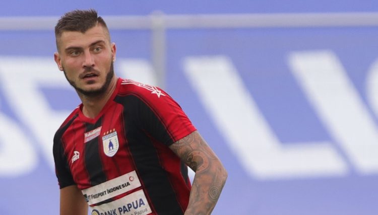 Pulang Kampung, Eks Pemain Persipura Tak Bisa Masuk Ukraina