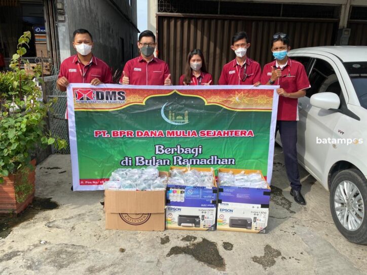 PT. BPR DMS Kota Tanjungpinang Berbagi 300 Takjil